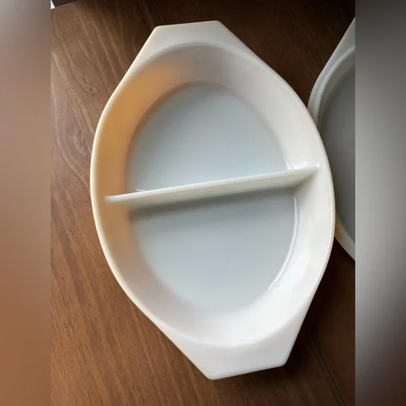 Pyrex Daisy 1 1/2 Quart Divided Dish “Golden Sunflower” 1970 GUC - Picture 3 of 6